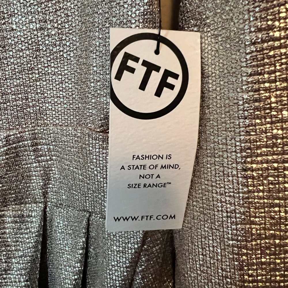 FASHION TO FIGURE DRESS - Picture 4 of 4